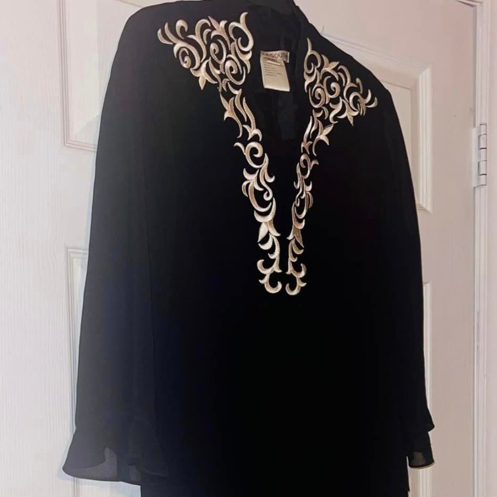 WOMEN'S size 10 -- Dress with Jacket.. PLAZA SOUTH~~ BLACK with WHITE TRIM.~~
